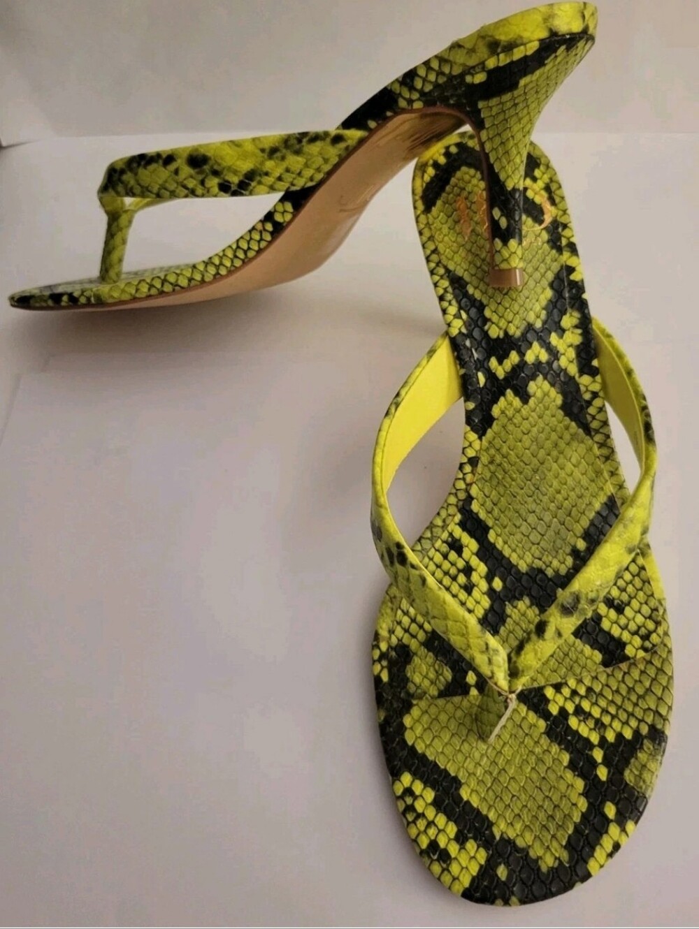 Y2k JLo Neon Green Black Snakeskin Kitten Heel Sandals Thong Faux Leather 6